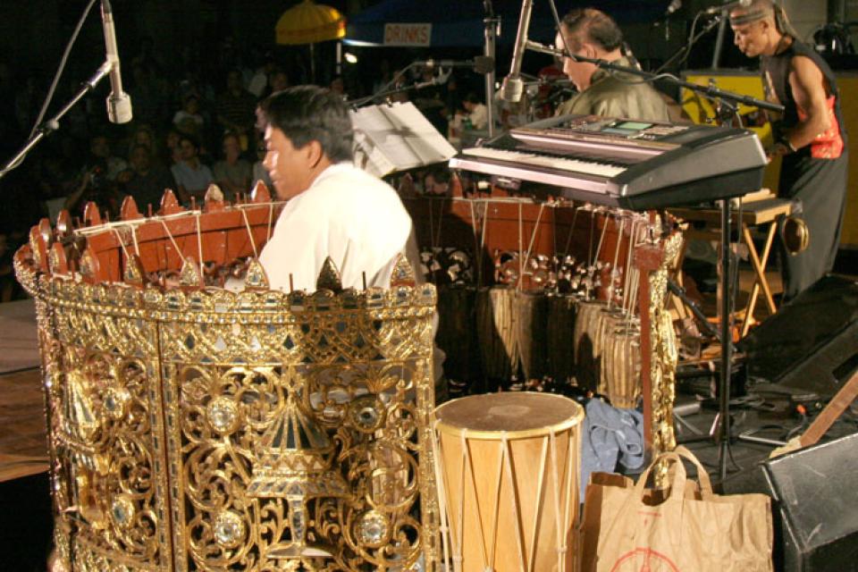Internationally acclaimed musicians play in the APPEX ensemble for an audience